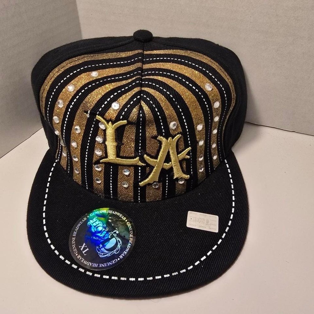 0043NWT‎ HOWD Black & Gold "LA" size XL ball caps.